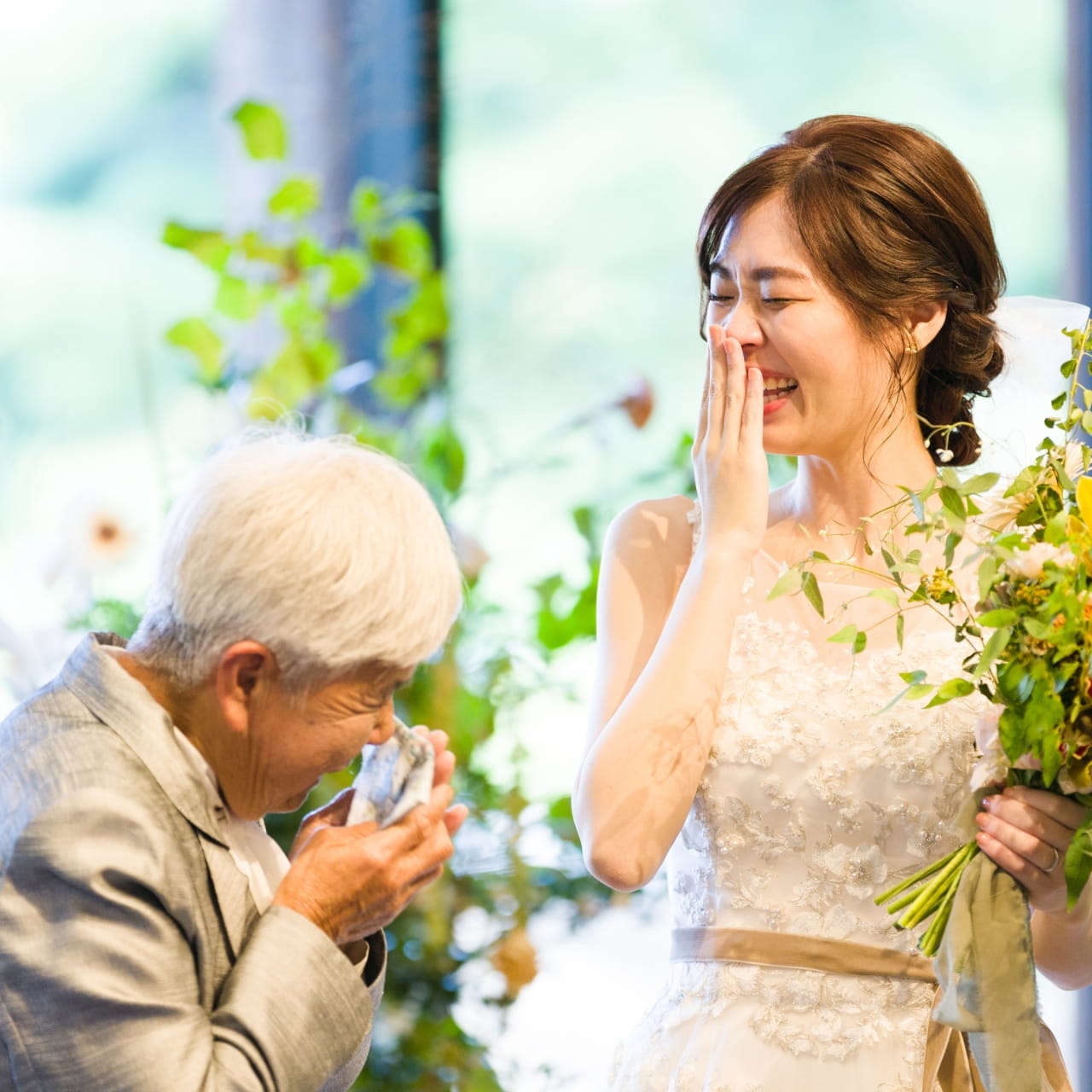 写真：花嫁と祖母