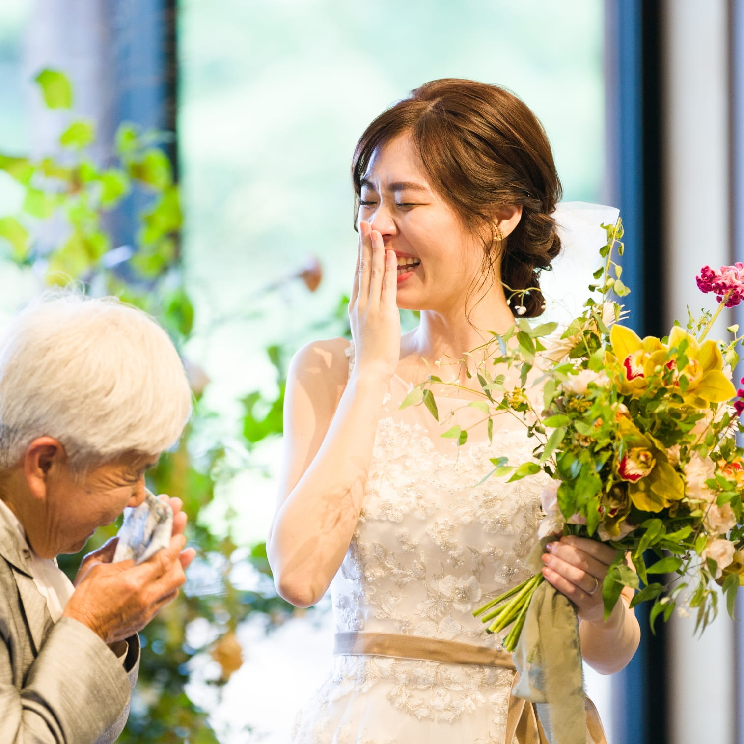 写真：花嫁と祖母