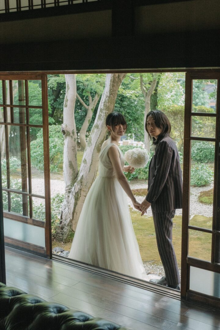 開け放った障子の先、庭とつながる和館